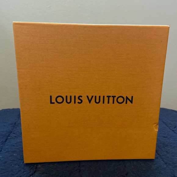 LV Initiales 40mm Matte Black Belt - Picture 15 of 15